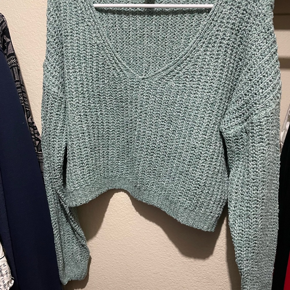 Women's v-neck size s peas Green color Sweater